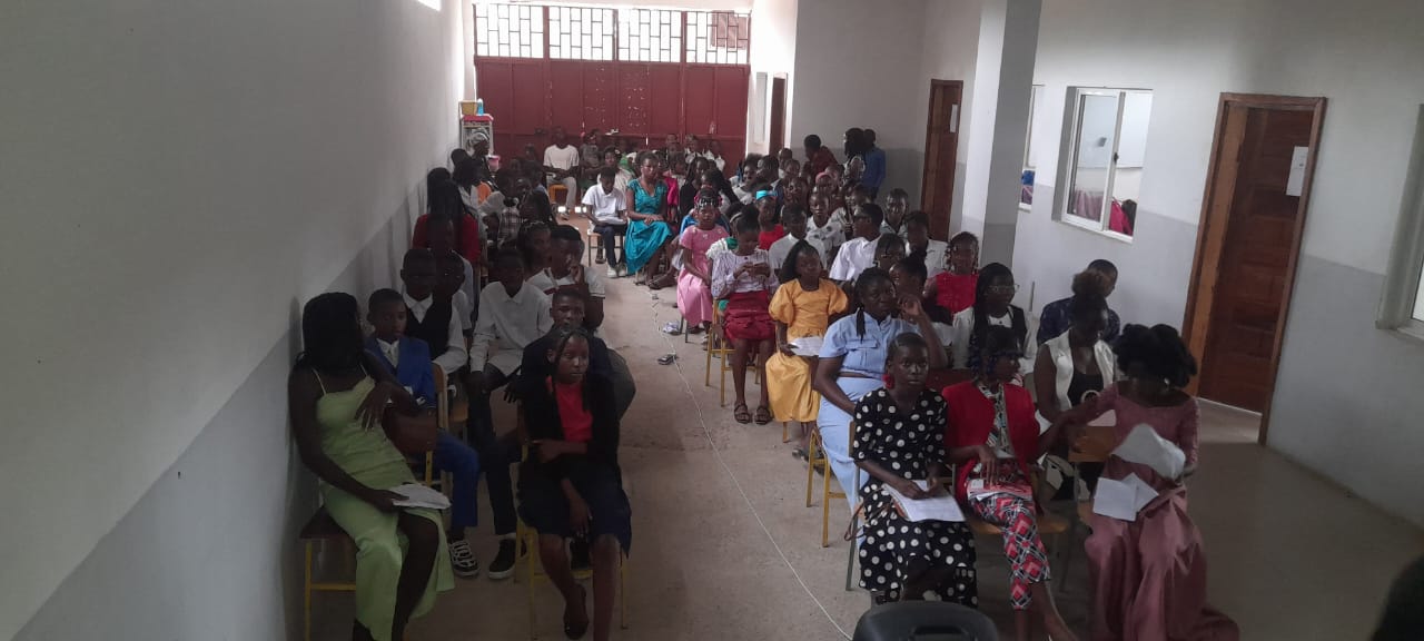 Foto da entrada da escola